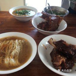 私房牛肉面的网红视频,网红视频揭秘地道美食制作过程