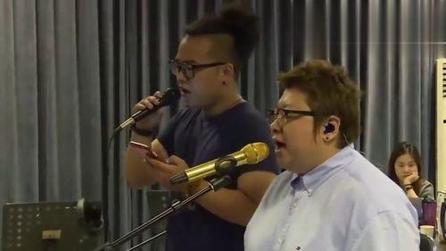 明星捐款物资,助力抗疫，物资捐赠暖人心