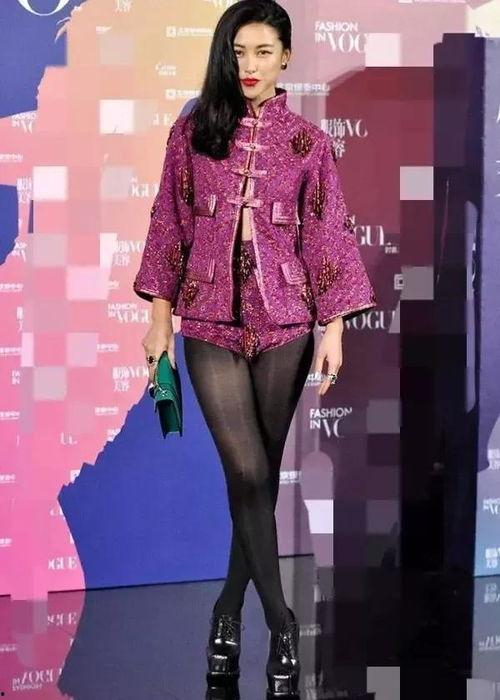 明星穿丝袜比较,明星穿搭揭秘，丝滑魅力一触即发